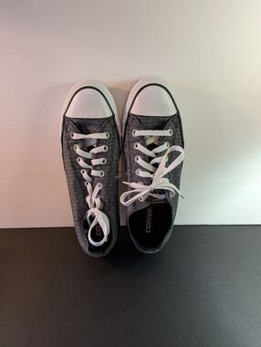 Converse Sneakers Women's Size 9 Men's Size 7
